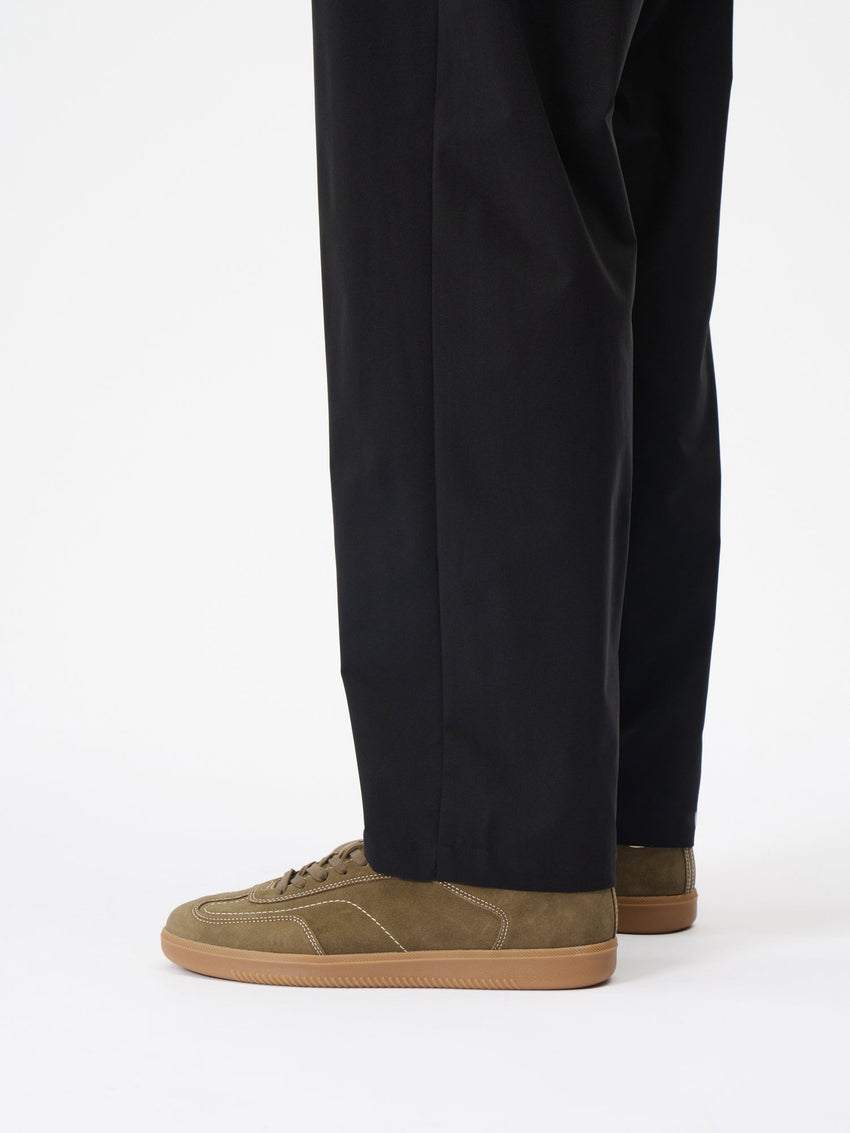 One Tuck Tapered Light Pants